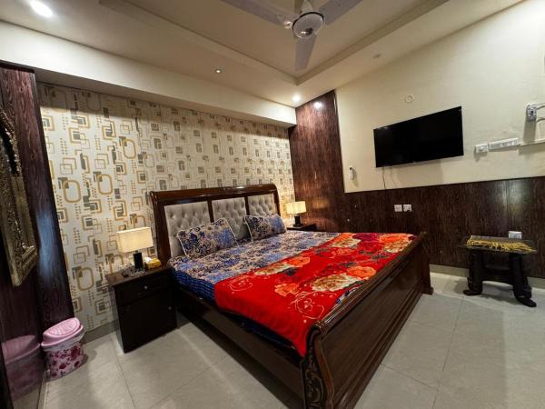 Hotel Al-amanah, Забронировать  Отели провинции Белуджистана с парковкой, Парковка