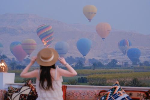 Balloon View House, Забронировать  Отели Al Karnak с парковкой, Парковка