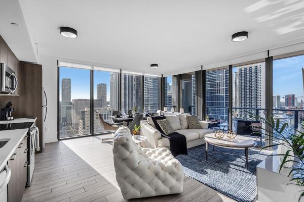 Luxury 3Bedroom Oasis - Stunning City & Water Views - High Floor, Забронировать  Отели Майами-Бич с парковкой, Парковка