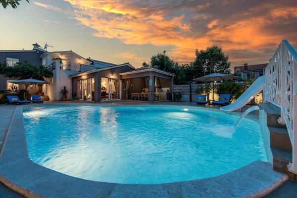 Villa Emily, Забронировать  Отели Pula Riviera 4 звезды, 4*