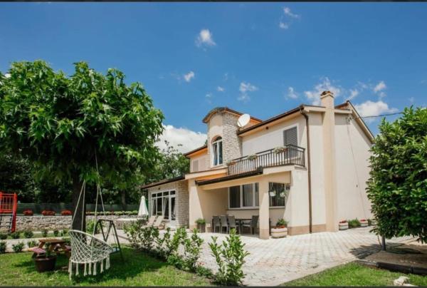 Villa Imota Retreat in Imotski, private pool, cageball, Забронировать  Грубин Dalmatian Zagora