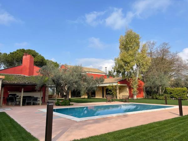 Villa Casa Vidal - Villa con piscina privata in Abruzzo, Забронировать  Отели Побережья Абруццо с парковкой, Парковка