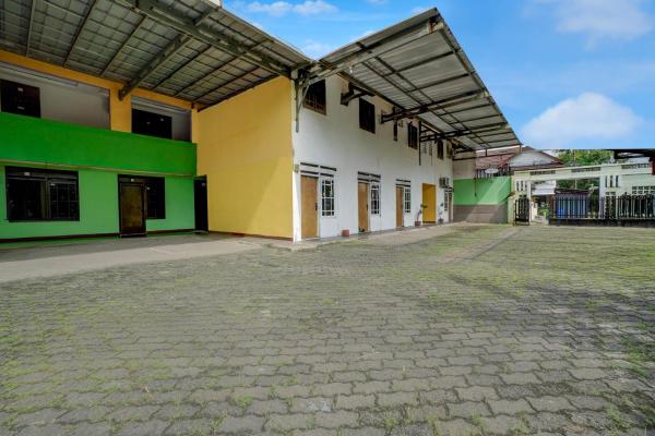 Hotel O near Plaza Pondok Gede formerly Angel Homestay, Забронировать  Бекаси провинция Западная Ява