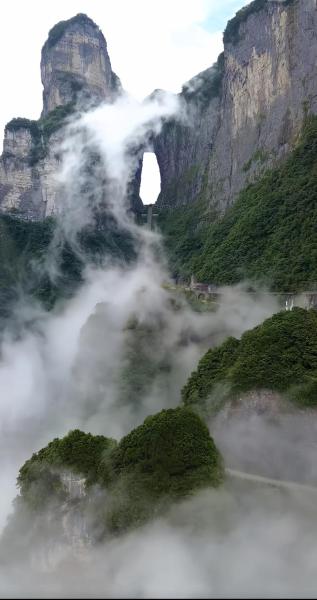 Zhangjiajie Riverside Grand Hotel-River view nearby, Забронировать  Чжанцзяцзе Хунань