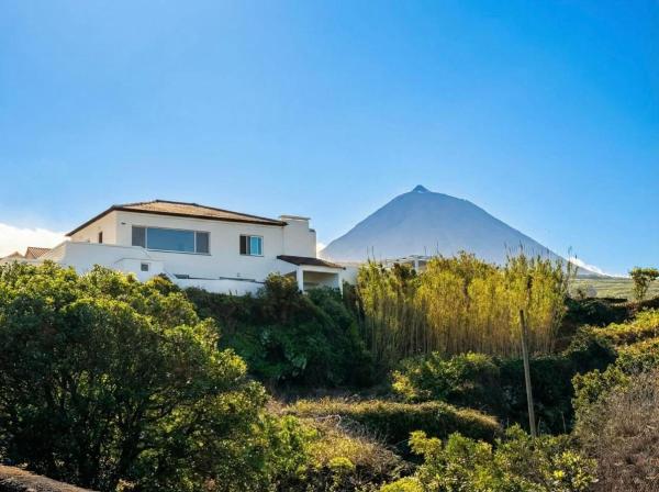 Pico Island Villas 38 - Private Atlantic Retreat, Забронировать  Santo António Остров Сан-Жоржи