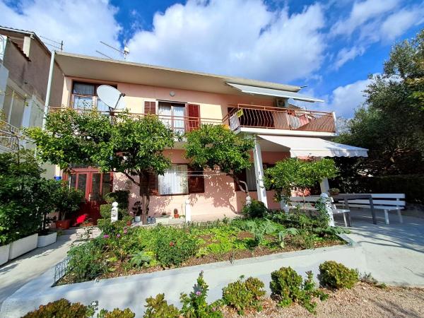Olive Apartment and Rooms, Забронировать Апартаменты/квартира Отели Тучепи с парковкой, Парковка