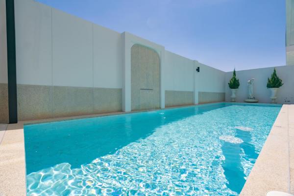 Modern 4BR Villa with Private Pool close to Boat Avenue in Bangtao, Забронировать  Laguna Phuket остров Пхукет