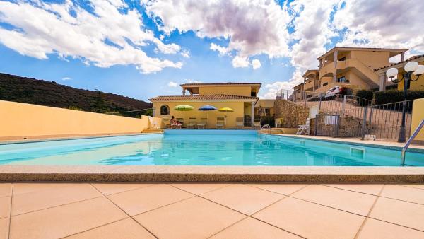 Villa Pina & Paolo with swimming pool in San Teodoro 10 min from beach, Забронировать  Сан Теодоро Сардиния