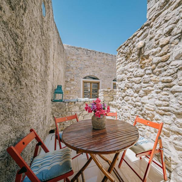 Alternative Medieval Villa, Забронировать  Kalamotí Хиос