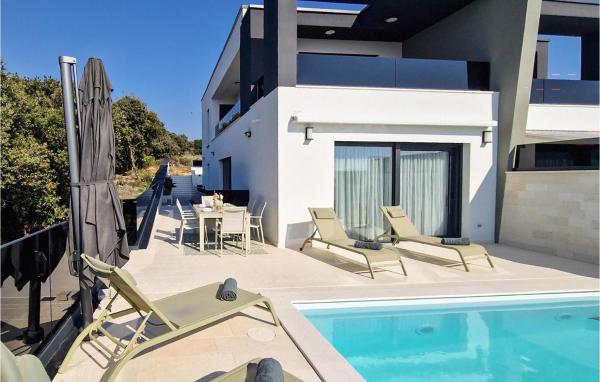 Villa Mandre Hills I, Забронировать  Отели Острова Пага с бассейном, Бассейн