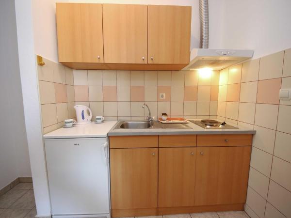 Apartments & Rooms Villa Petra - One Bedroom Apartment with Terrace, Забронировать Апартаменты/квартира Жаборич Шибенско-Книнская жупания