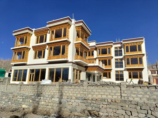Hotel The Rangjung, Забронировать  Отели Джамму и Кашмира с парковкой, Парковка