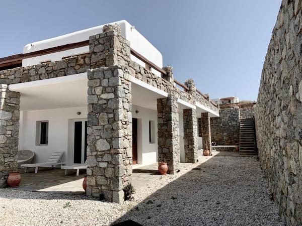 MyLoch Village Studios Mykonos, Забронировать  Отели Панормос-Миконоса с парковкой, рядом с Пляж Гиалудиа, Парковка