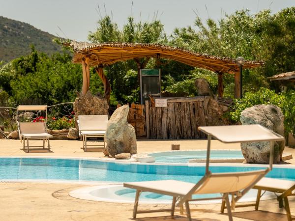Hotiday Rooms Porto Rotondo, Забронировать  Отели Изумрудного берега с бассейном, Бассейн