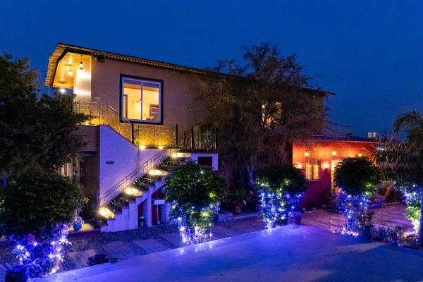 Alaya Stays Krishna Serenity Villa Pet-friendly 7-BHK Farmhouse with Pool, Gazebo and Garden, Забронировать   