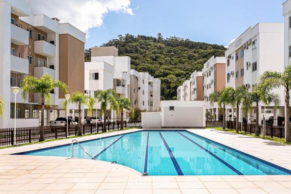 Apartamentos completos no cond. c/ piscina em Canasvieiras RPC, Забронировать  Отели в центре Канашвиейраш, в центре