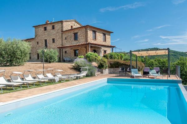 Villa Badia, large villa in Umbria with private pool, Забронировать  Отели Читта-ди-Кастелло с парковкой, Парковка