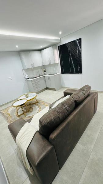 DECADE Self-catering