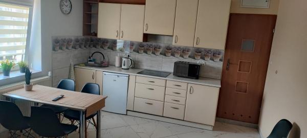 Noclegi kawalerka apartament w centrum Dzierżoniowa podwórko grill wynajm krótkoterminowy, Забронировать   