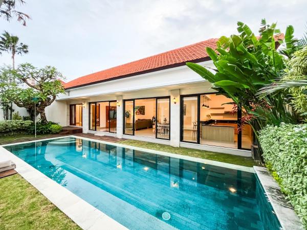 Stylish 3BR Pool Villa 5 Min to Beach Canggu, Забронировать  Отели Бадунг с бассейном, Бассейн