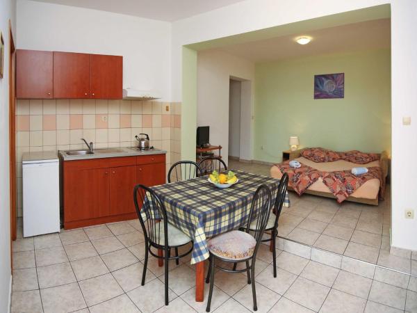Apartments & Rooms Villa Petra - One Bedroom Apartment with Terrace - 2, Забронировать Апартаменты/квартира Жаборич Шибенско-Книнская жупания