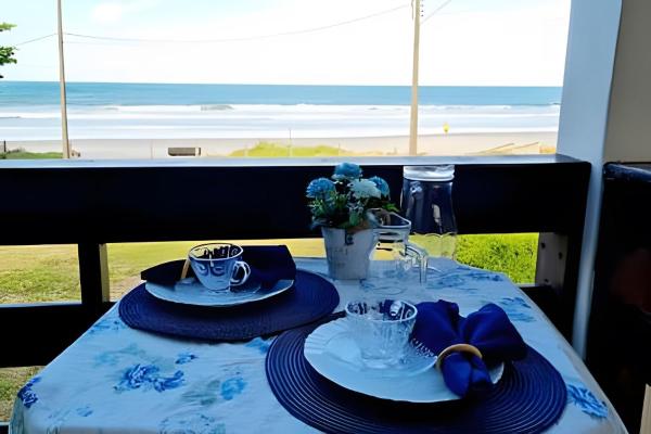 Casa Pé na areia Itapoá/SC 35 metros da praia, Забронировать  Отели Санта-Катариной с парковкой, Парковка