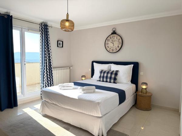 Villa OASIS, Забронировать  Отели Софиа-Антиполиса с парковкой, Парковка