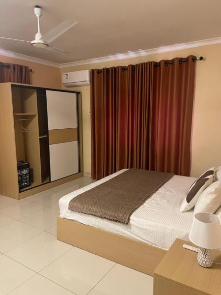 Homely Suits, Забронировать  Kwabenya Ga East