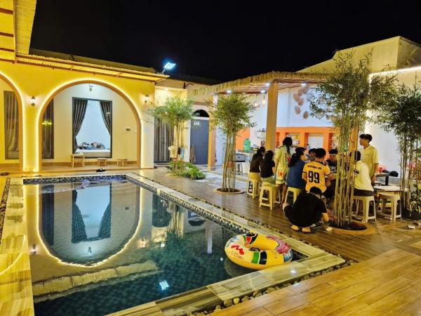 Villa Cách Trung Tâm Làng Chài 80m, Забронировать  Отели Ап Ханх Пхуувокк (1) с бассейном, Бассейн