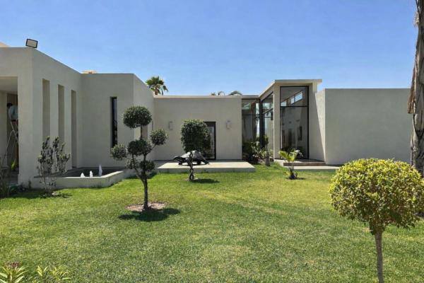 Villa MIRAGE - LUXURY VILLA WITH POOL, Забронировать  Отели Oulad Akkou с парковкой, Парковка
