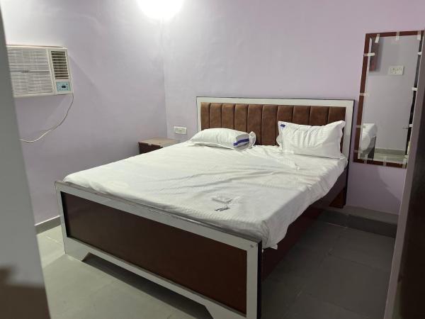 Hotel Anusuiya palace, Забронировать  Лакхнау штат Уттар-Прадеш