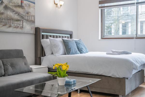 Luxurious Studio with Balcony, Забронировать  Лондон Большой Лондон, рядом с Кенсингтонский дворец