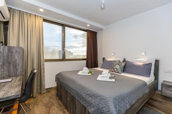 Apinelo Rooms, Забронировать  Отели Сплита с парковкой, рядом с Republic Square - Prokurative, Парковка