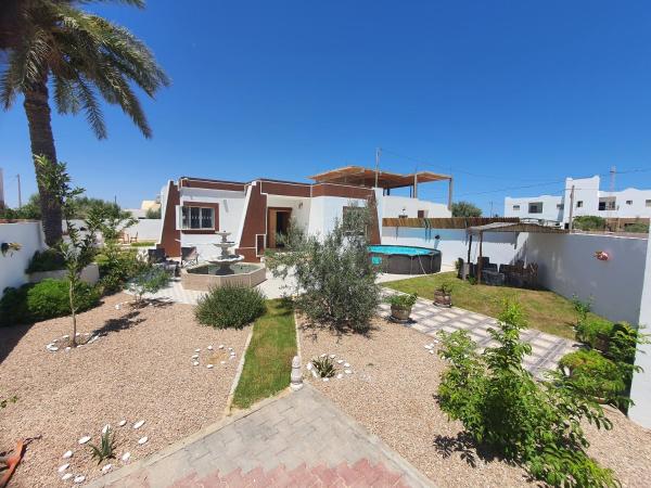 Villa Joury, Забронировать  Отели Al Maqārisah с парковкой, Парковка