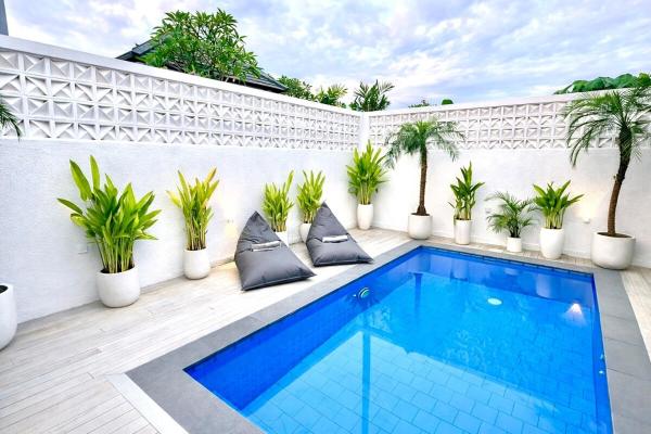 Seseh Beach Villa, Забронировать  Отели Переренан с бассейном, Бассейн