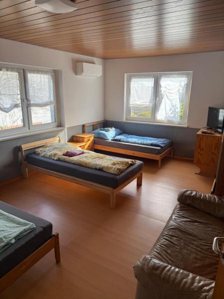 Gästehaus 24h Check in, Забронировать  Отели Баварии с парковкой, Парковка