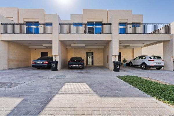 Elegant 3BR Villa Retreat w Private Backyard, Забронировать  ‘Ūd al Bayḑāʼ Эмират Дубай