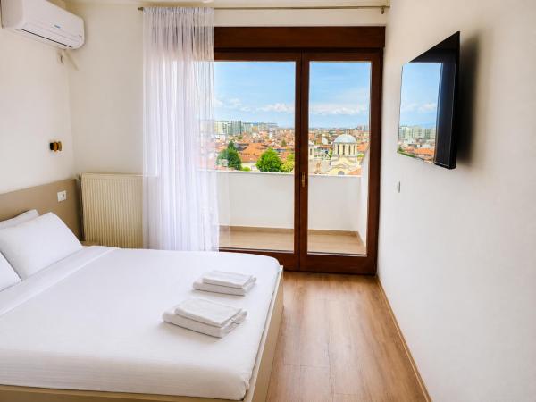 Makadam Hotel, Забронировать  Отели Призрен с парковкой, Парковка