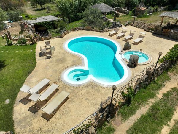 Hotiday Villa Porto Rotondo, Забронировать  Отели Изумрудного берега с парковкой, Парковка