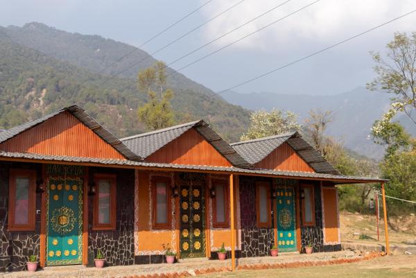 Mhara Himachal, Забронировать  Отели Бир с бассейном, Бассейн