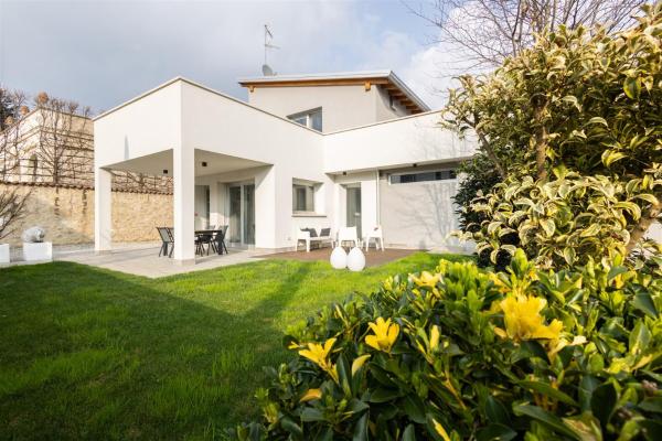 IseoLakeRental - Villa Edwige, Забронировать  Провальо-д'Изео Озеро Исео