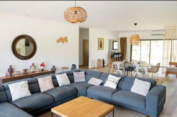 Luxury Villa in Assinie, between Lagoon and Sea, Забронировать  Отели Ассини с бассейном, Бассейн