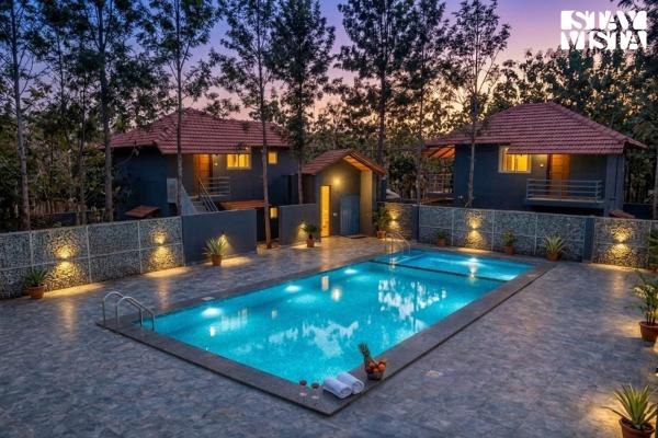 StayVista at The Boho Hideaway with Shared Pool, BBQ and Bonfire, Забронировать  Отели штата Карнатаки с бассейном, Бассейн