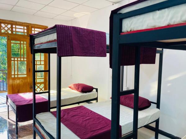 Ashi Hostel Sigiriya, Забронировать  Отели Сигирия с парковкой, Парковка