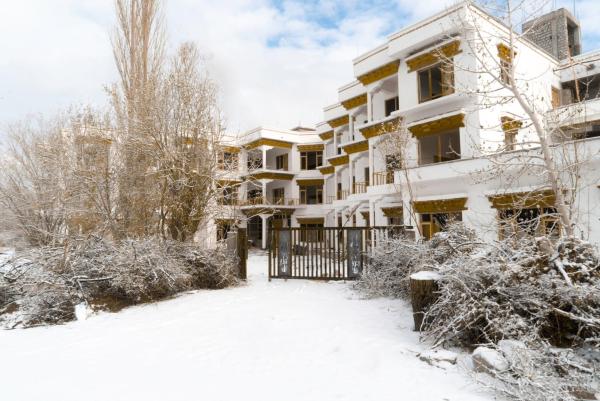 Indus Serenity Retreat - Balcony Rooms - Offbeat Leh Stay, Забронировать  Джамб штат Махараштра
