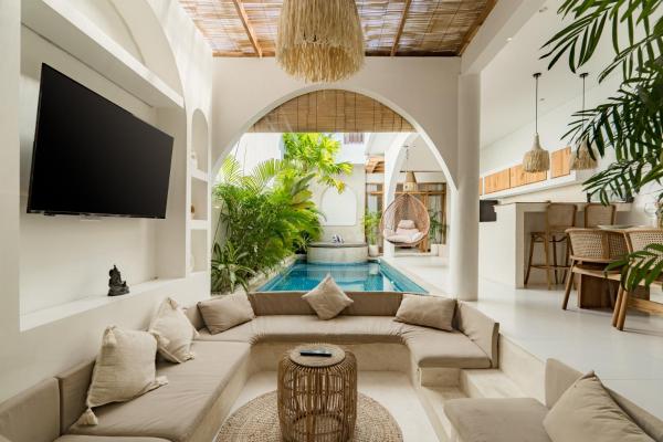 Villa Santaya by BaliSuperHost, Забронировать  Отели Семиньяк с парковкой, Парковка