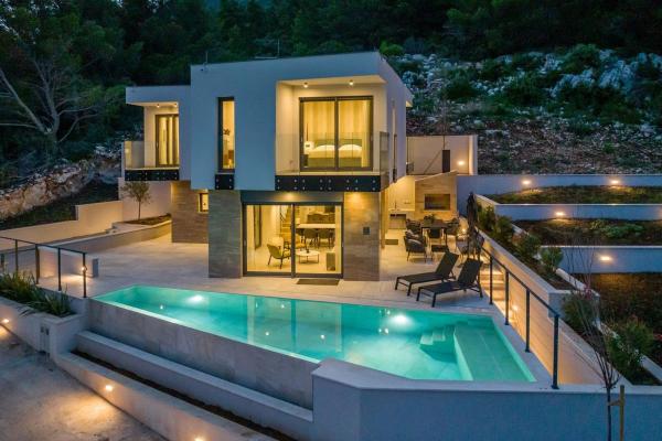 Luxury Villa Luce seaside heated pool sauna, Забронировать  Потомье 