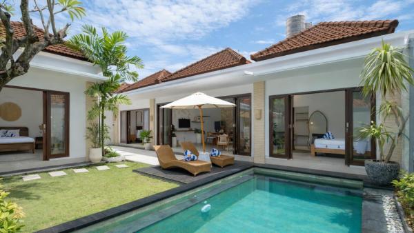 Villa Victoria 2 by Villa Finder, Забронировать  Отели Семиньяк с парковкой, Парковка
