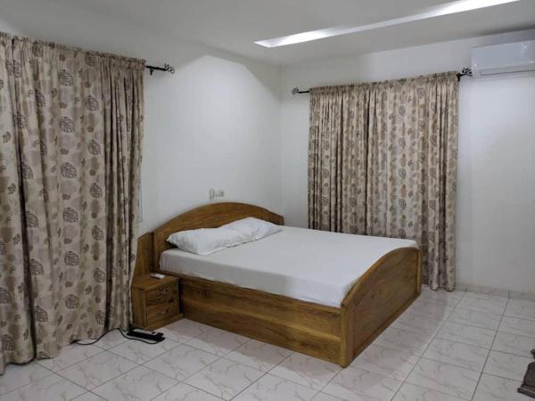 Villa de 3 chambres salon, Забронировать  Отели Приморской области с парковкой, Парковка