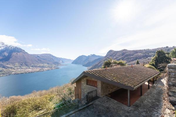 Villa Bellavista Lakeview Pool, Забронировать  Отели Чивенна с бассейном, Бассейн